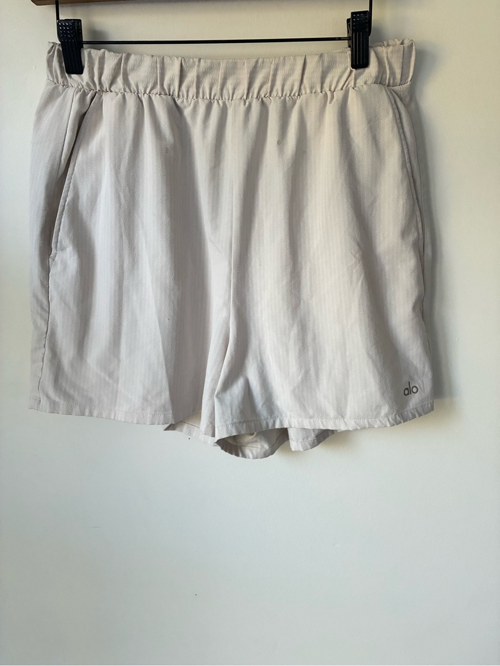 Alo Yoga Alumni Shorts Women’s M White Elastic Waist Athletic Running